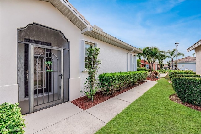 entrance to property featuring a yard