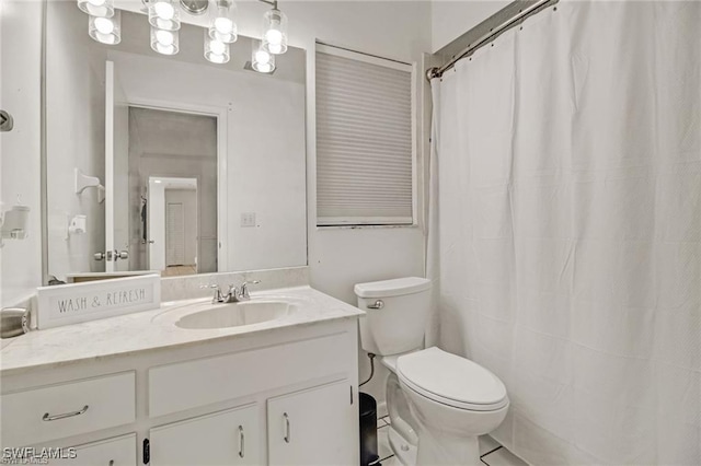 bathroom with a shower with curtain, vanity, and toilet