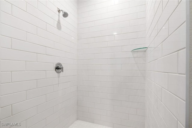 bathroom featuring tiled shower