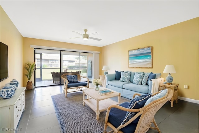living room with a ceiling fan and baseboards