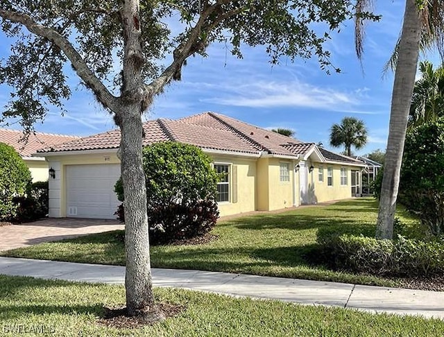 view of front facade featuring a garage and a front lawn