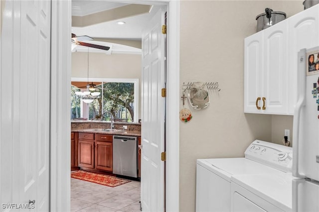 laundry area with cabinets, washing machine and dryer, ceiling fan, and sink