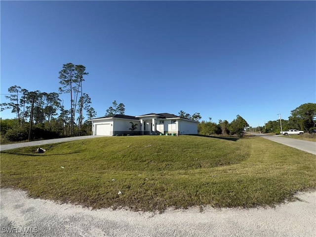 view of front of house featuring a front yard and a garage