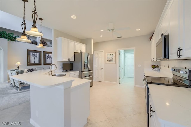 kitchen with sink, hanging light fixtures, stainless steel appliances, kitchen peninsula, and white cabinets