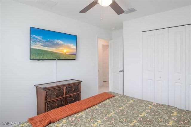 bedroom featuring ceiling fan and a closet