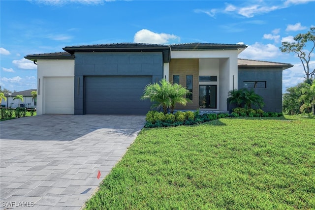 view of front facade featuring a garage and a front lawn