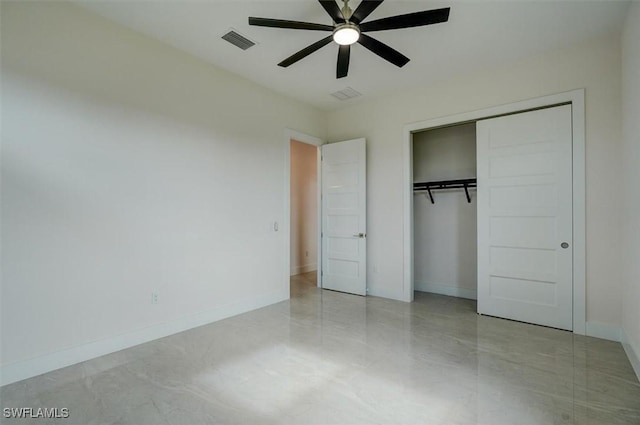 unfurnished bedroom featuring ceiling fan and a closet