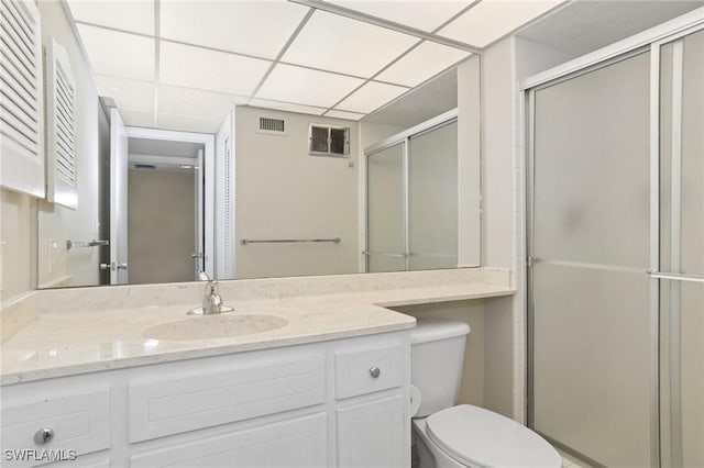 full bath with a shower with door, visible vents, toilet, and vanity