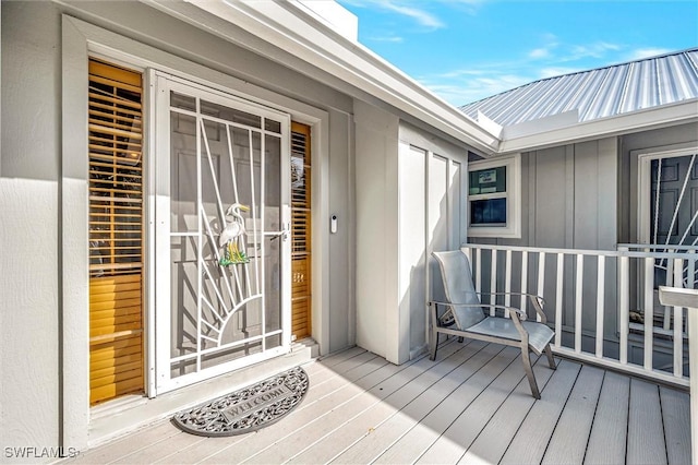 entrance to property featuring a porch