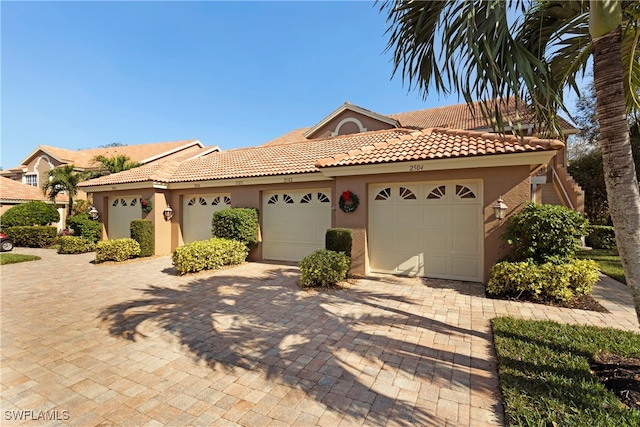 view of front of home featuring a garage