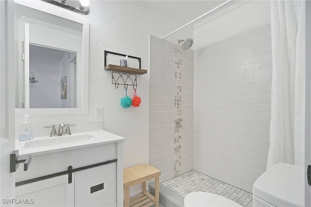 bathroom with a shower with curtain, toilet, and vanity