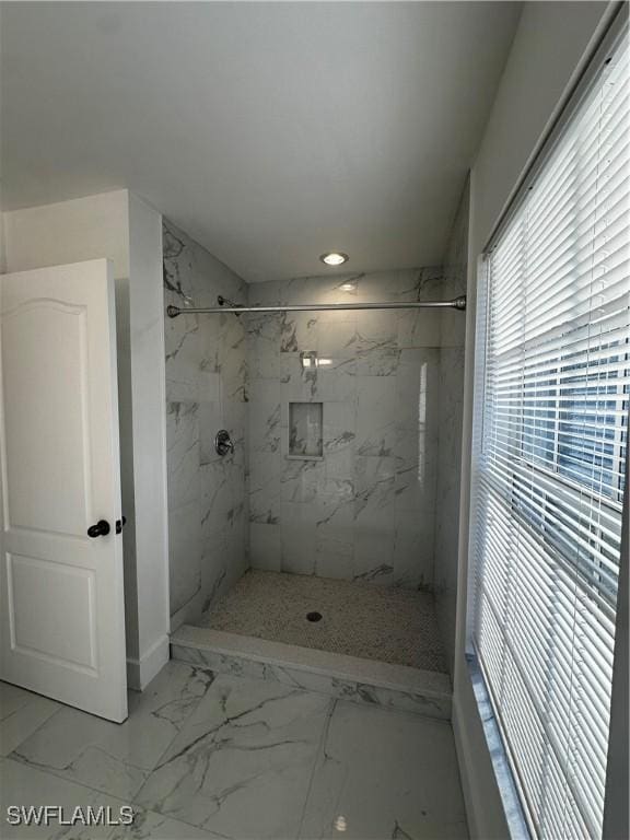 bathroom featuring a tile shower