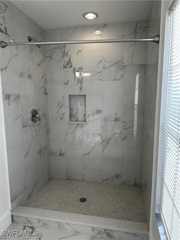 bathroom featuring tiled shower