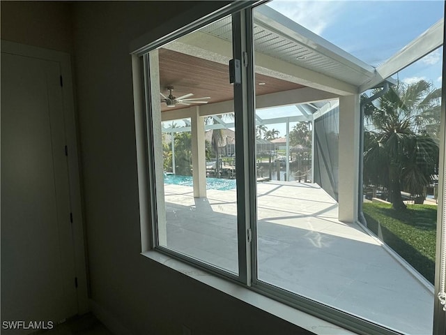 entryway featuring a ceiling fan