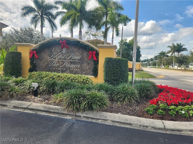 view of community / neighborhood sign