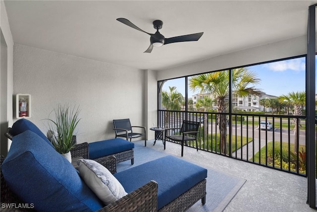 sunroom with ceiling fan