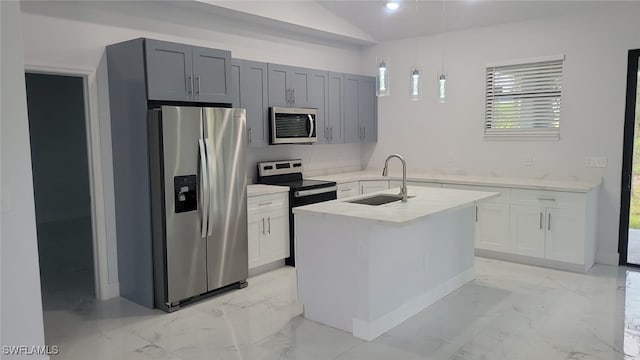 kitchen featuring stainless steel appliances, sink, pendant lighting, a center island with sink, and lofted ceiling