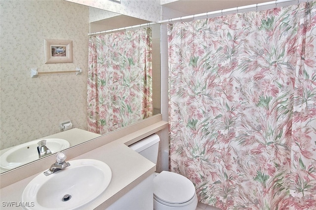 102 Mcgregor Park Cir Unit 102, Fort Myers, FL 33908 - full bath featuring vanity, wallpapered walls, and a shower with curtain