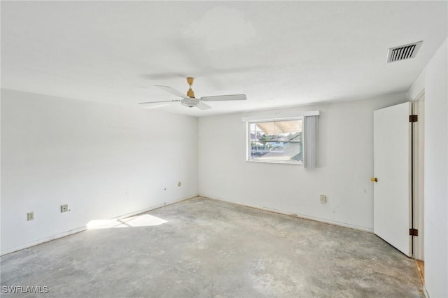 empty room featuring ceiling fan