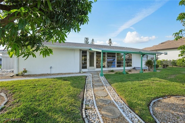 ranch-style house featuring a front lawn