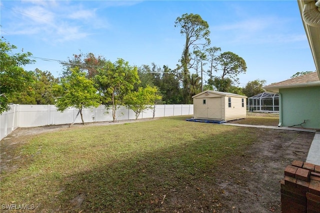 view of yard featuring a storage shed