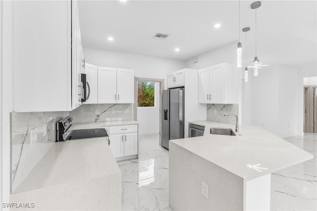 kitchen with sink, kitchen peninsula, decorative light fixtures, white cabinetry, and stainless steel appliances