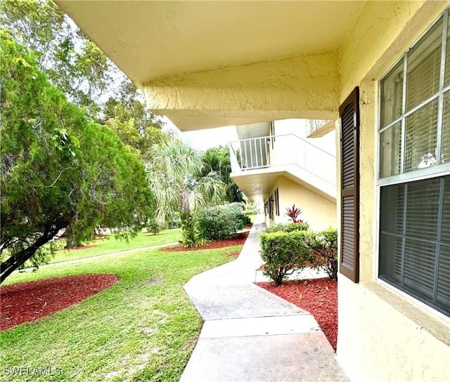 view of home's community featuring a lawn