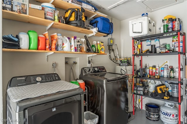 washroom featuring water heater and washing machine and clothes dryer