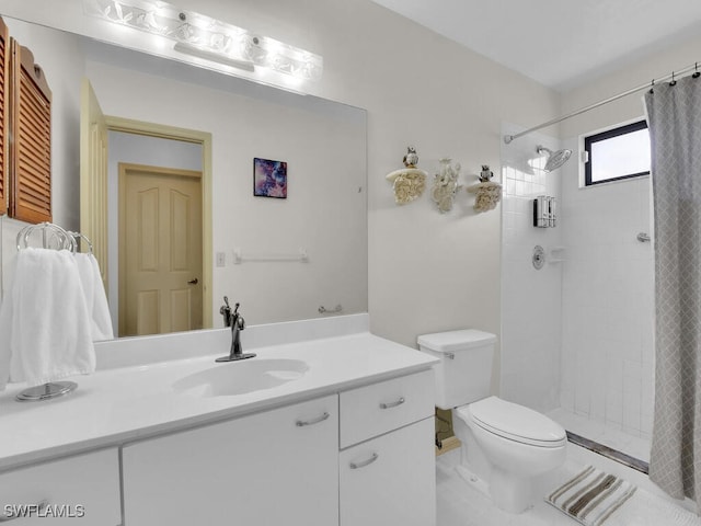 bathroom with a shower with curtain, vanity, and toilet