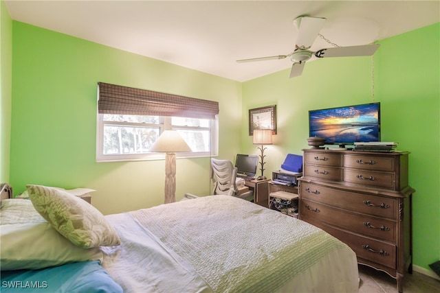 bedroom with ceiling fan