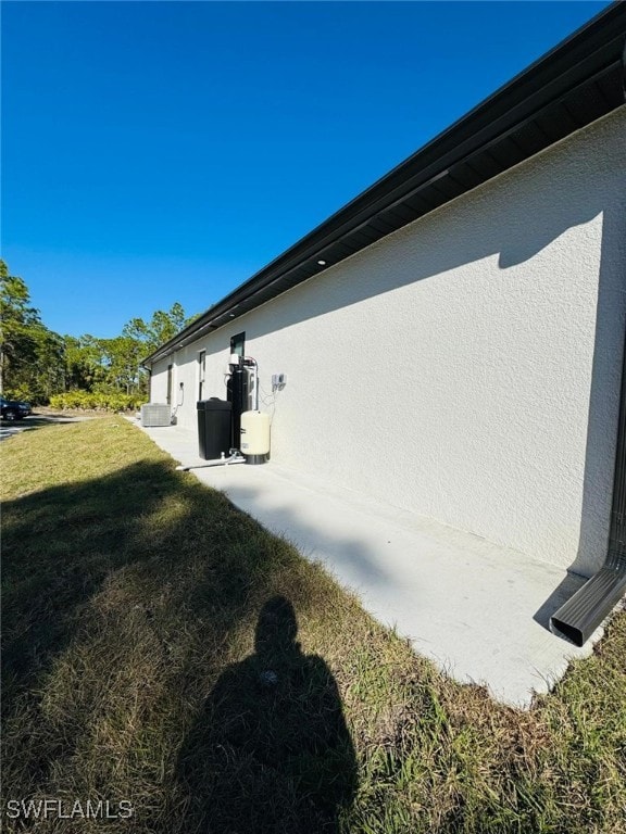 view of side of home featuring a lawn