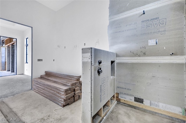 room details featuring concrete flooring