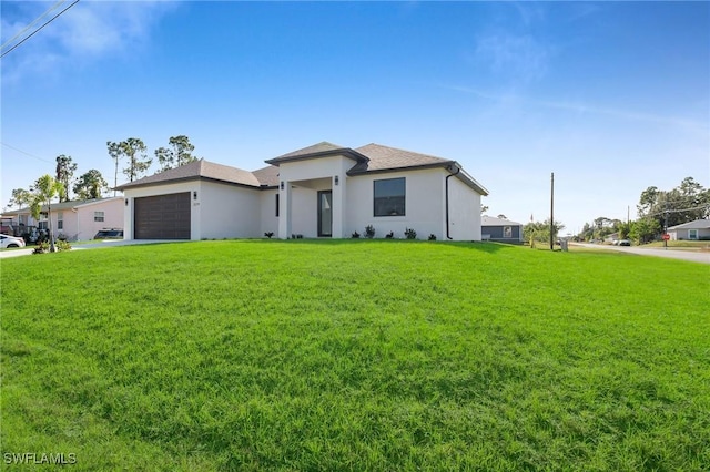 view of front of home featuring a front yard and a garage