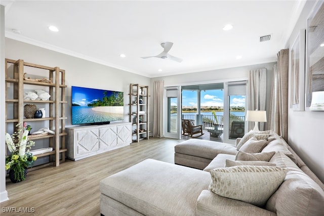 living room featuring visible vents, recessed lighting, crown molding, and wood finished floors