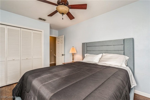 bedroom featuring ceiling fan, dark wood-type flooring, and a closet