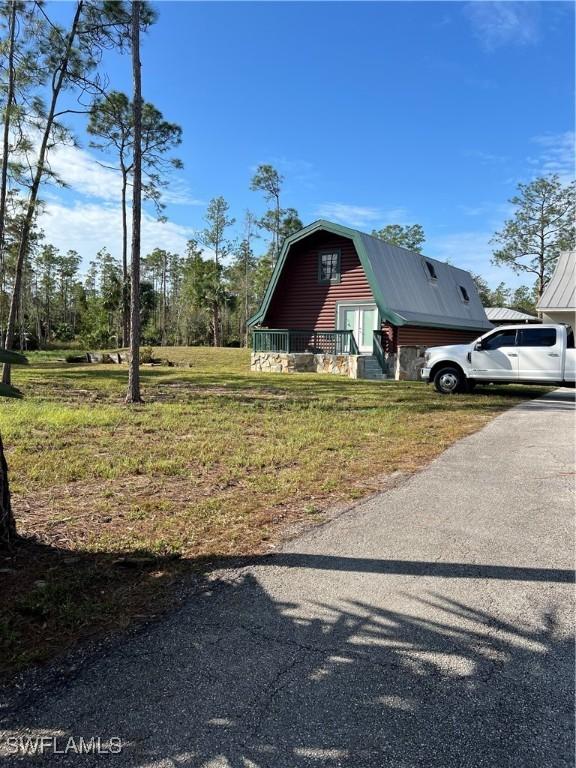 view of side of property featuring a yard