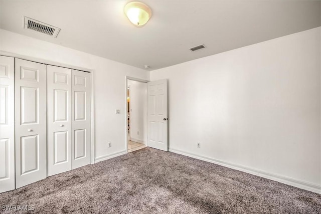 unfurnished bedroom with carpet flooring and a closet