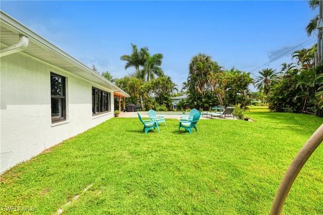 view of yard featuring a patio