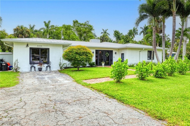 single story home with a front yard