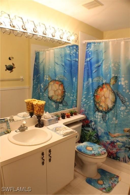 242 Newport Dr Unit 502, Naples, FL 34114 - full bath featuring visible vents, toilet, curtained shower, and vanity