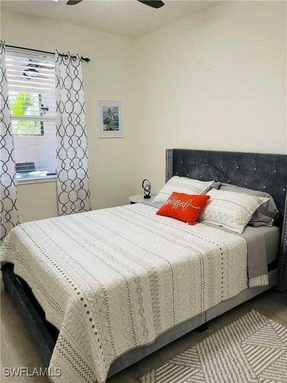 bedroom with ceiling fan