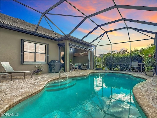 20462 Misty Woods Ct, Estero, FL 33928 - pool at dusk featuring an outdoor pool, a patio area, grilling area, and a lanai