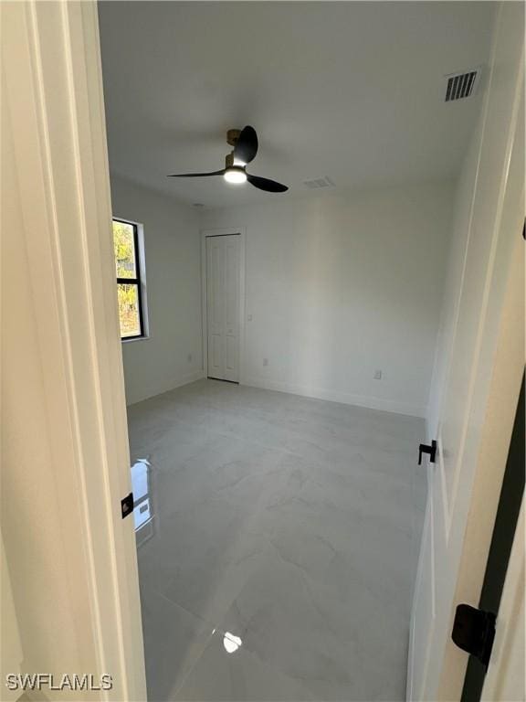 empty room featuring ceiling fan