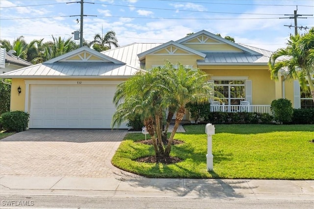 view of front facade featuring a garage and a front yard