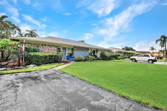 ranch-style house featuring a front lawn