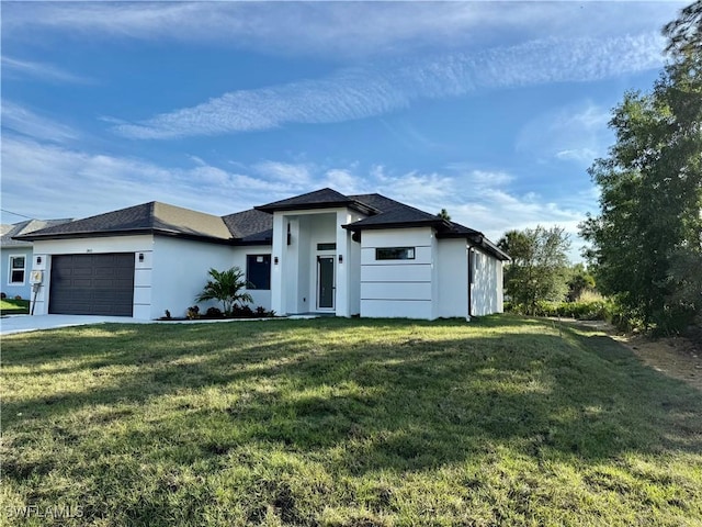 view of front of house featuring a front yard and a garage