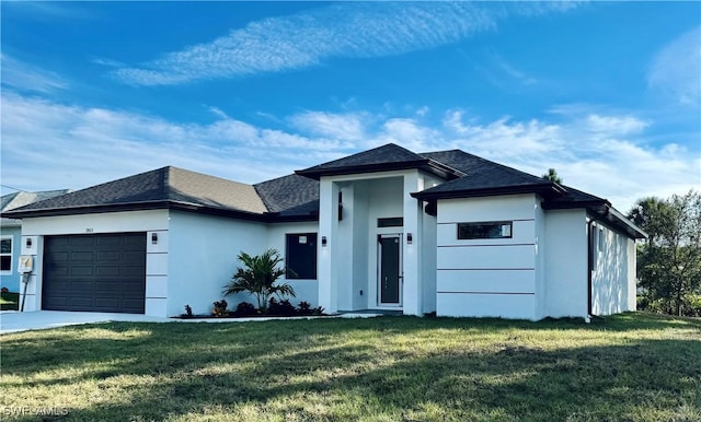 view of front of house featuring a garage and a front yard