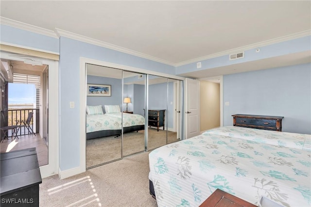 bedroom featuring carpet floors, visible vents, crown molding, and baseboards