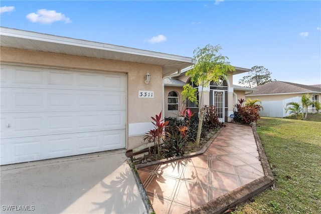 view of front of home featuring a front yard and a garage