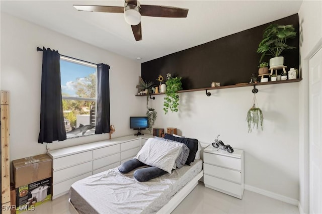 bedroom featuring ceiling fan